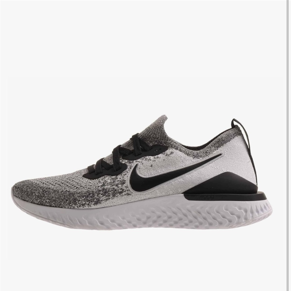 Nike Epic React Flyknit 2 Women's Size 10 Running Shoes Gray Black Oreo